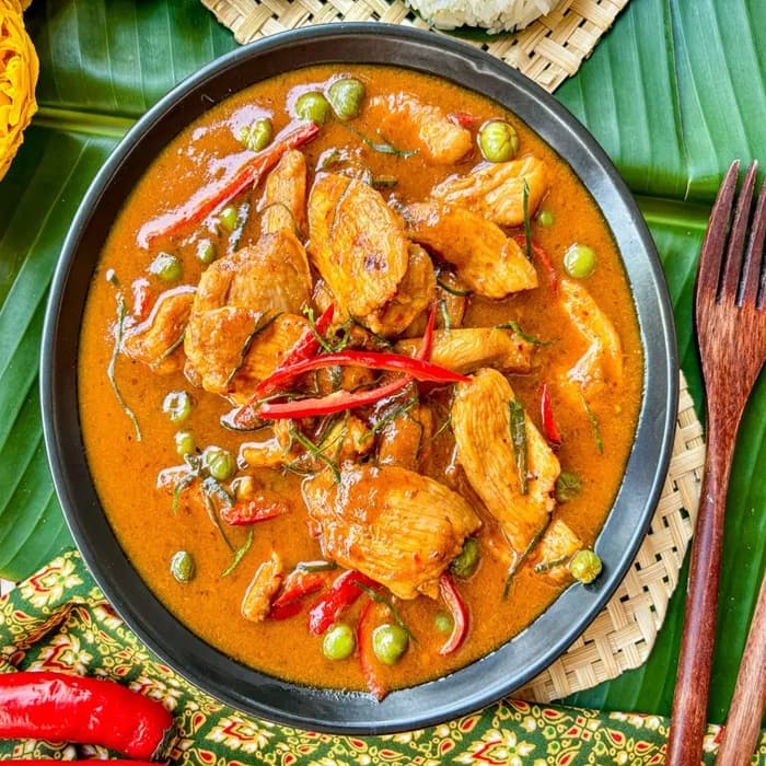 image of Panang chicken curry (kaeng panang gai)
