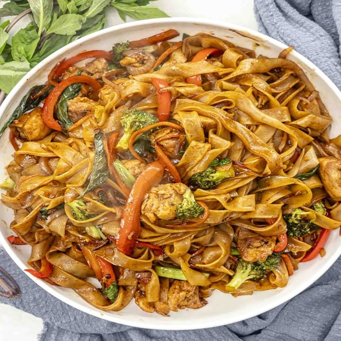 image of Drunken noodles (pad kee mao)