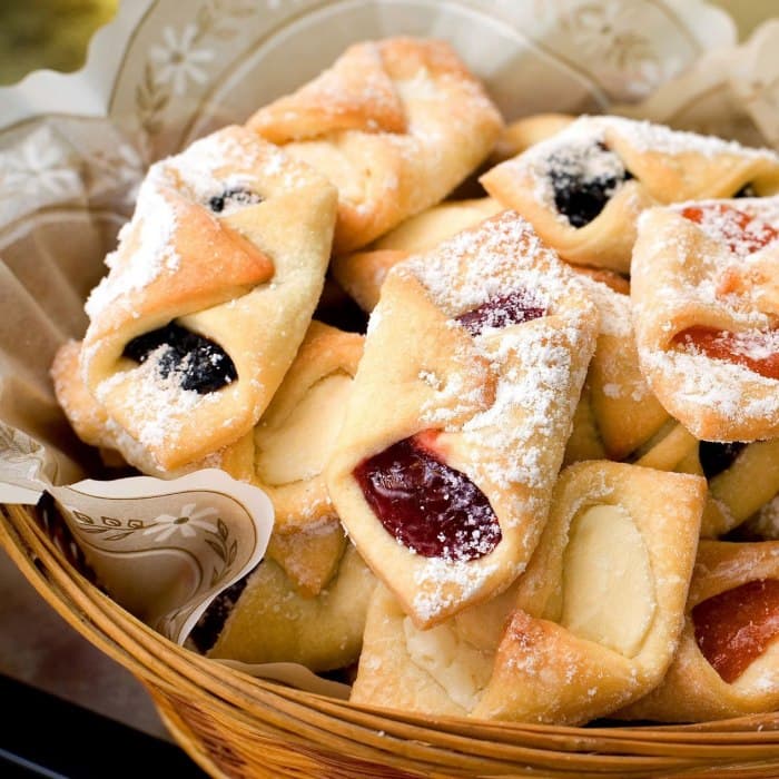 image of Rogaliki (Polish Croissant Cookies)