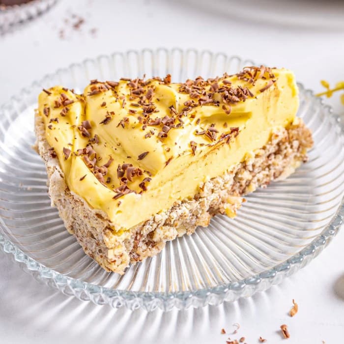 image of Suksessterte (Norwegian almond “success cake”)