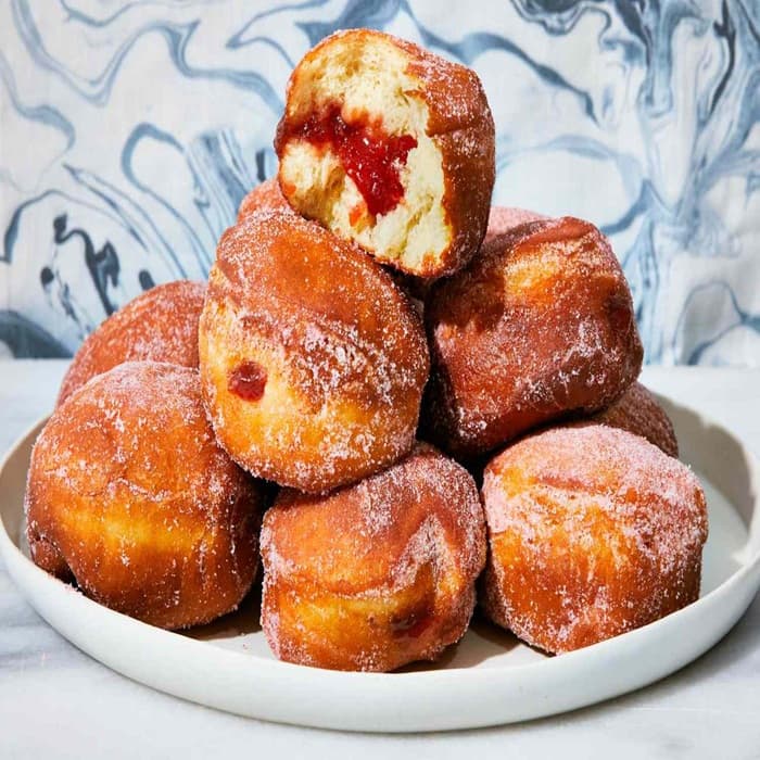 image of Polish doughnuts (Pączki)